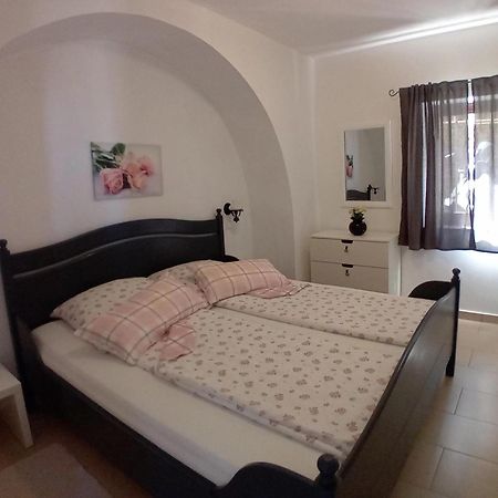 Vivi Studio Apartments مالي لوشينغْ الغرفة الصورة