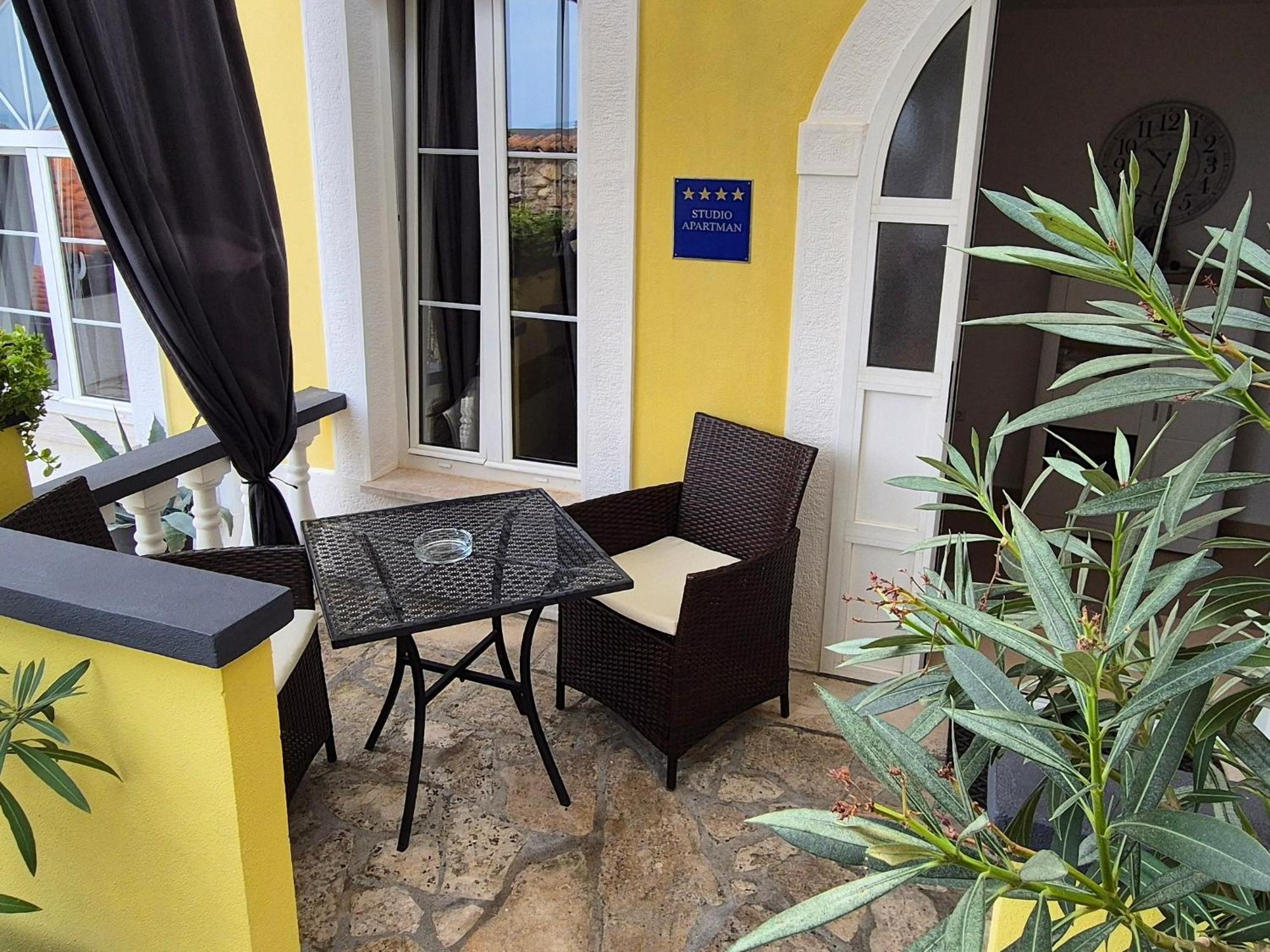 Vivi Studio Apartments مالي لوشينغْ الغرفة الصورة